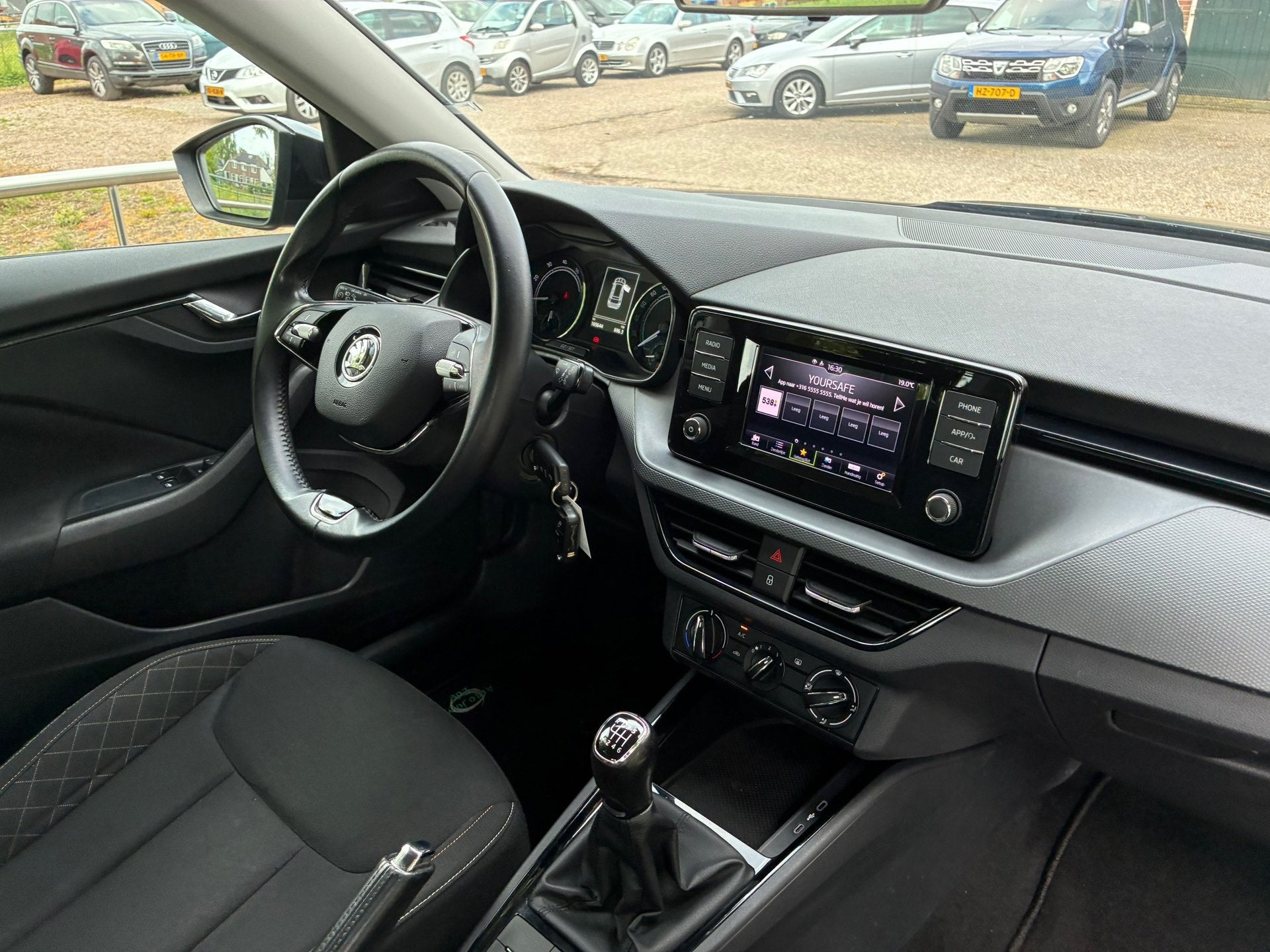 Skoda Kamiq 1.0 TSI Ambition | Carplay + Cruise + Airco Nu, Auto's, Dealer onderhouden, Stof, Gebruikt, Origineel Nederlands