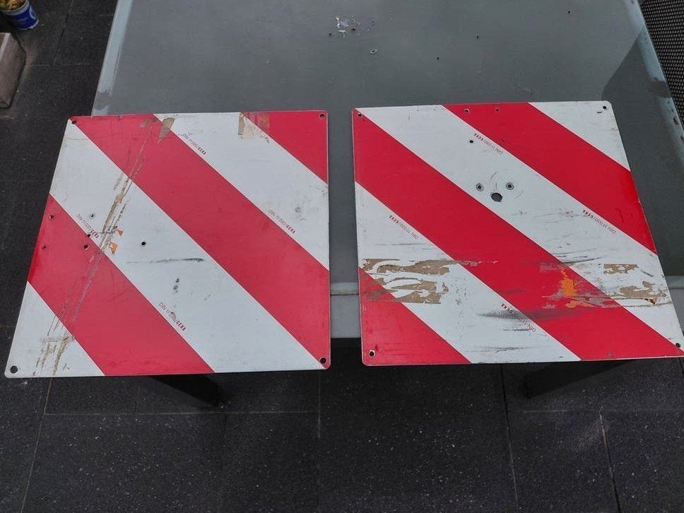 Twee markeringsborden DIN 11030, Ophalen of Verzenden, Gebruikt