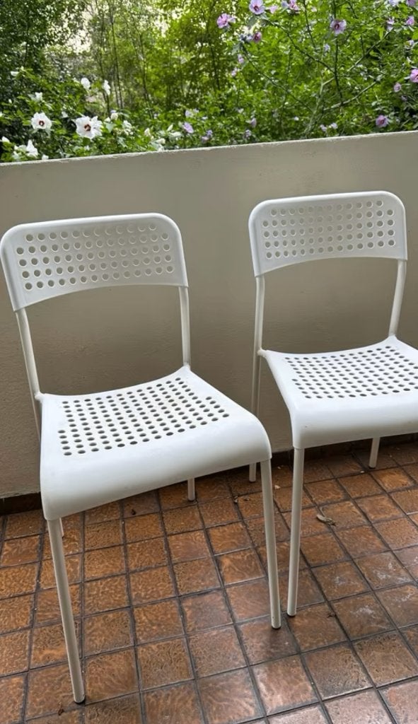IKEA SANDSBERG wit stoelen x4 = 20€ (5€/stoel), Huis en Inrichting, Stoelen, Ophalen, Wit, Zo goed als nieuw, Vier