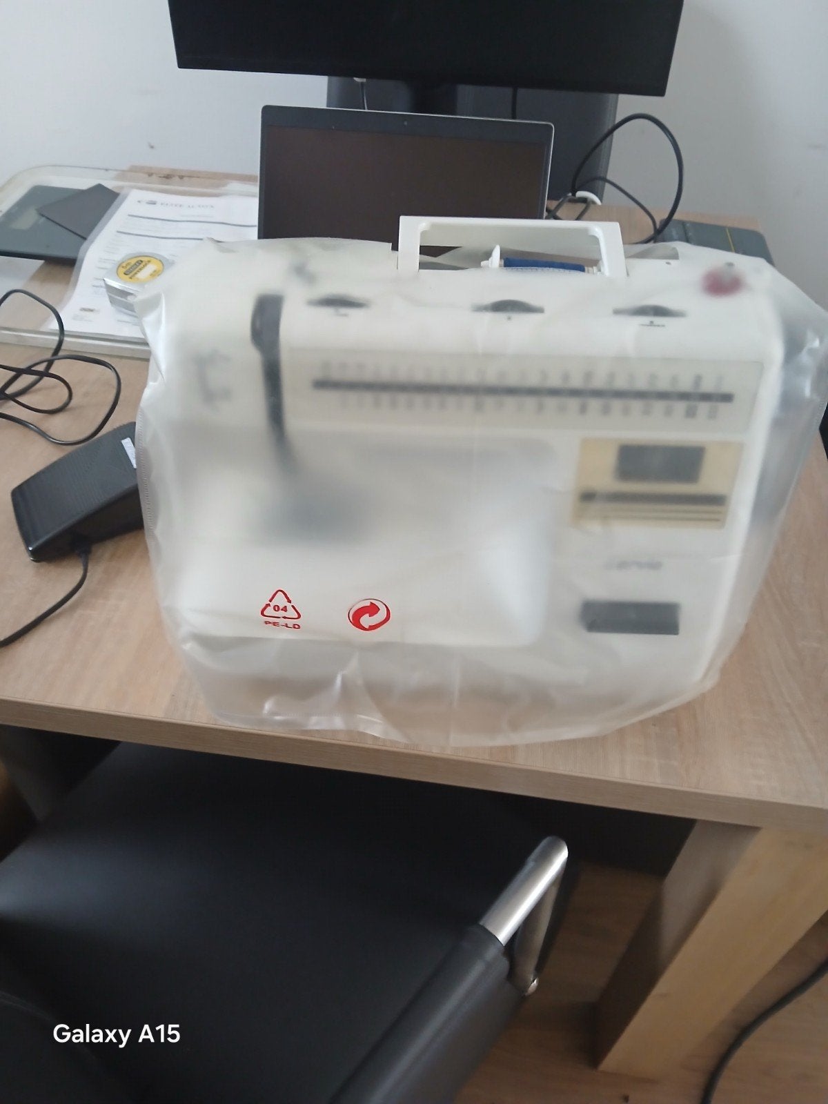 Lervia Naaimachine met voetpedaal, zo goed als nieuw, Hobby en Vrije tijd, Naaimachines en Toebehoren, Ophalen, Zo goed als nieuw