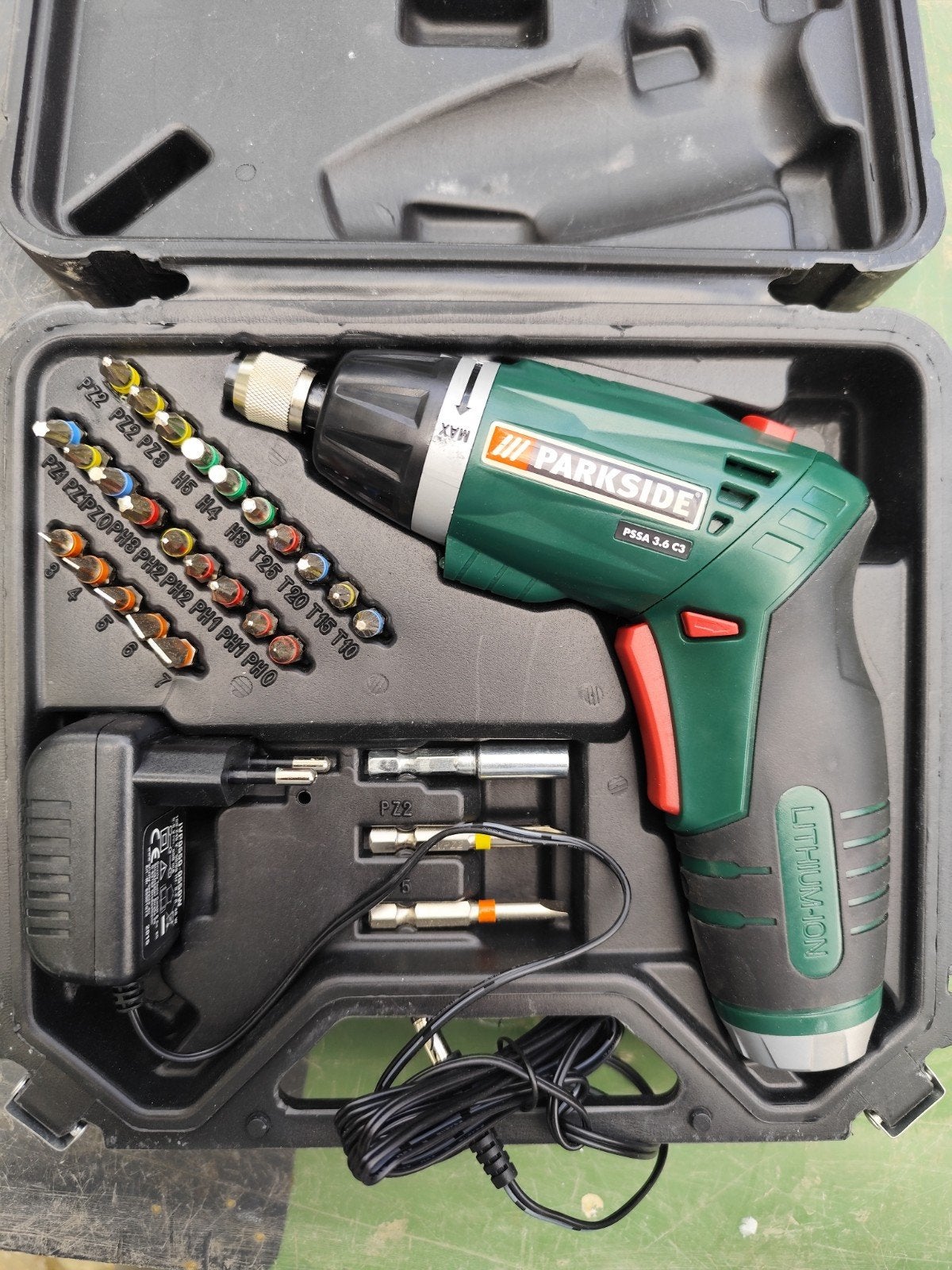 Parkside Boor- en Schroefmachine met LED-verlichting, Ophalen, Variabele snelheid, Minder dan 400 watt, Zo goed als nieuw