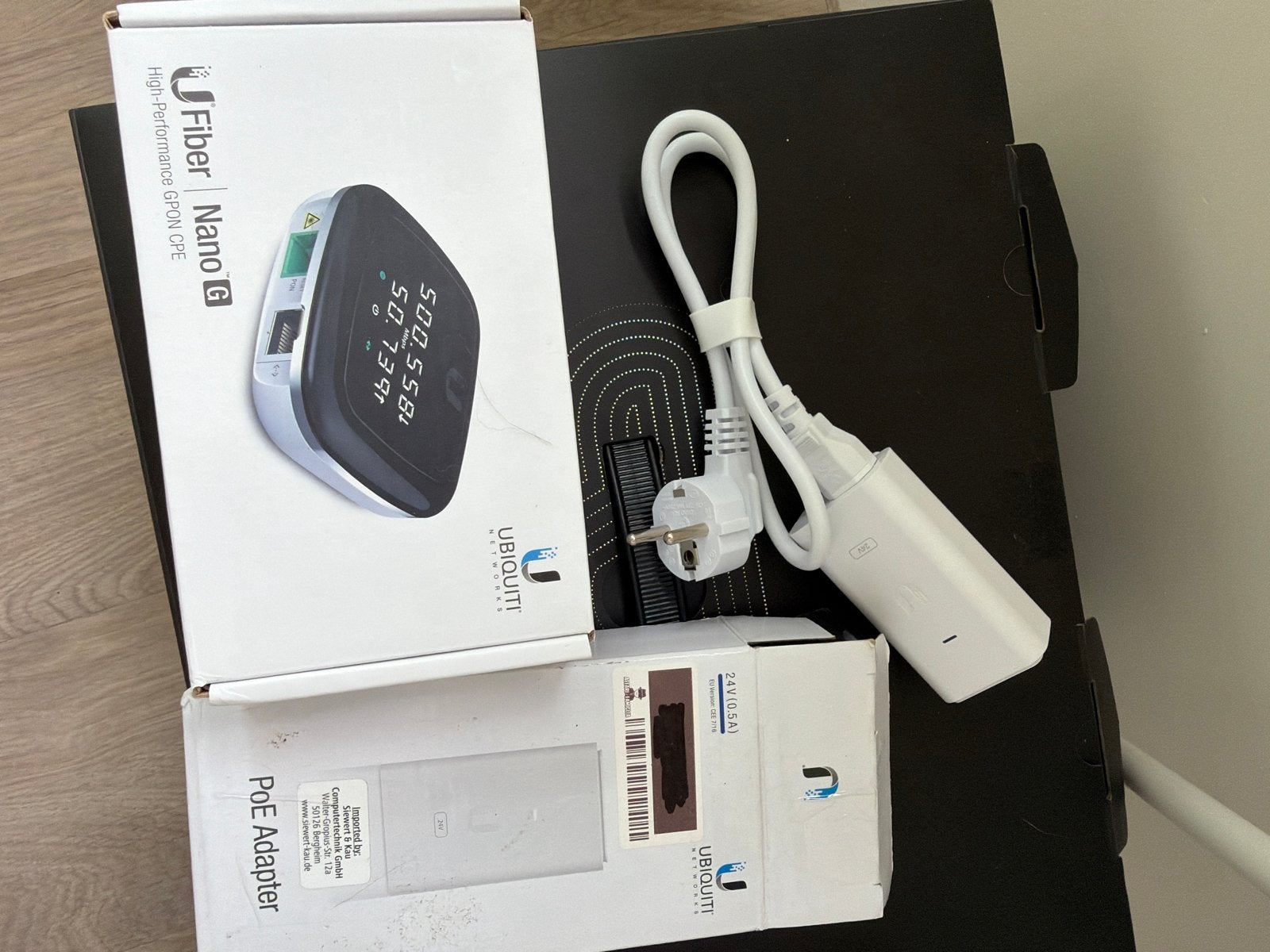 Ubiquiti UFiber Nano G GPON CPE met PoE Adapter, Ophalen of Verzenden, Zo goed als nieuw, Router