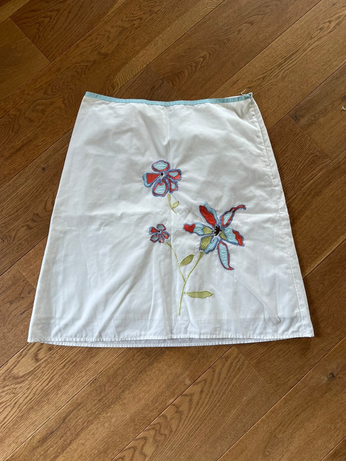 Witte rok met bloemenborduursel - George, maat 40, Maat 38/40 (M), Wit, Ophalen of Verzenden, Zo goed als nieuw