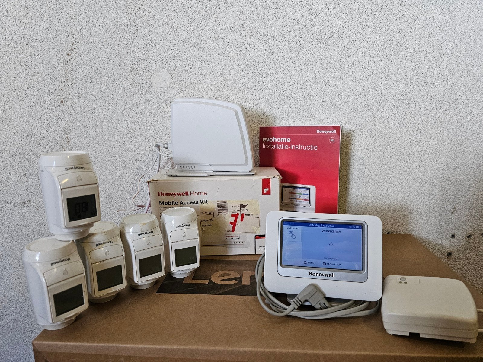 Honeywell Evohome Smart Thermostaat Systeem, Ophalen of Verzenden, Slimme thermostaat, Gebruikt