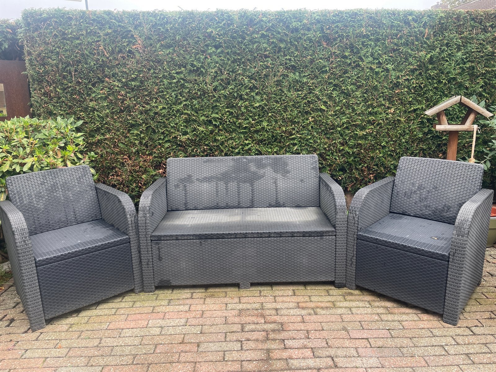 GRATIS!!! Wicker loungeset - 2 stoelen 1 bank en salontafel, Ophalen, Gebruikt, Wicker