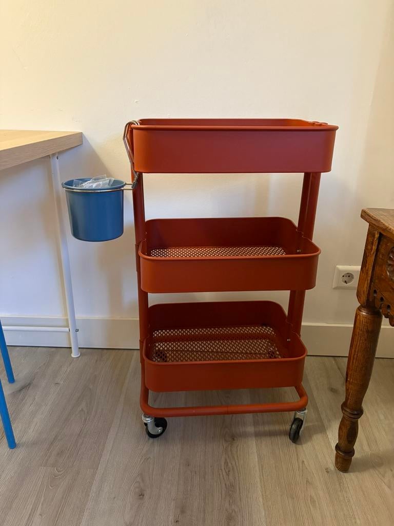 Grote rode Raskog roltafel Ikea, Ophalen, Zo goed als nieuw