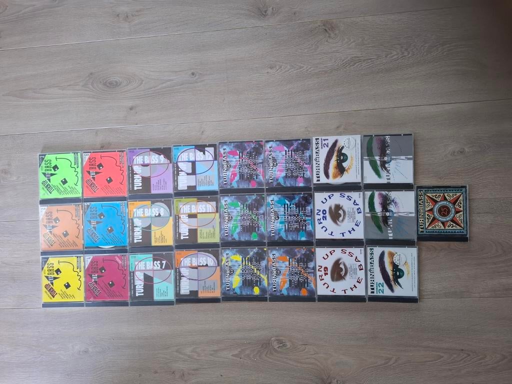 Turn up the bass complete serie 1 t/m 25, Cd's en Dvd's, Ophalen of Verzenden, Zo goed als nieuw, Dance Populair
