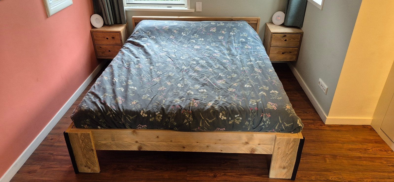 Steigerhouten tweepersoonsbed met nachtkastjes, Ophalen, Gebruikt, Overige kleuren, 210 cm