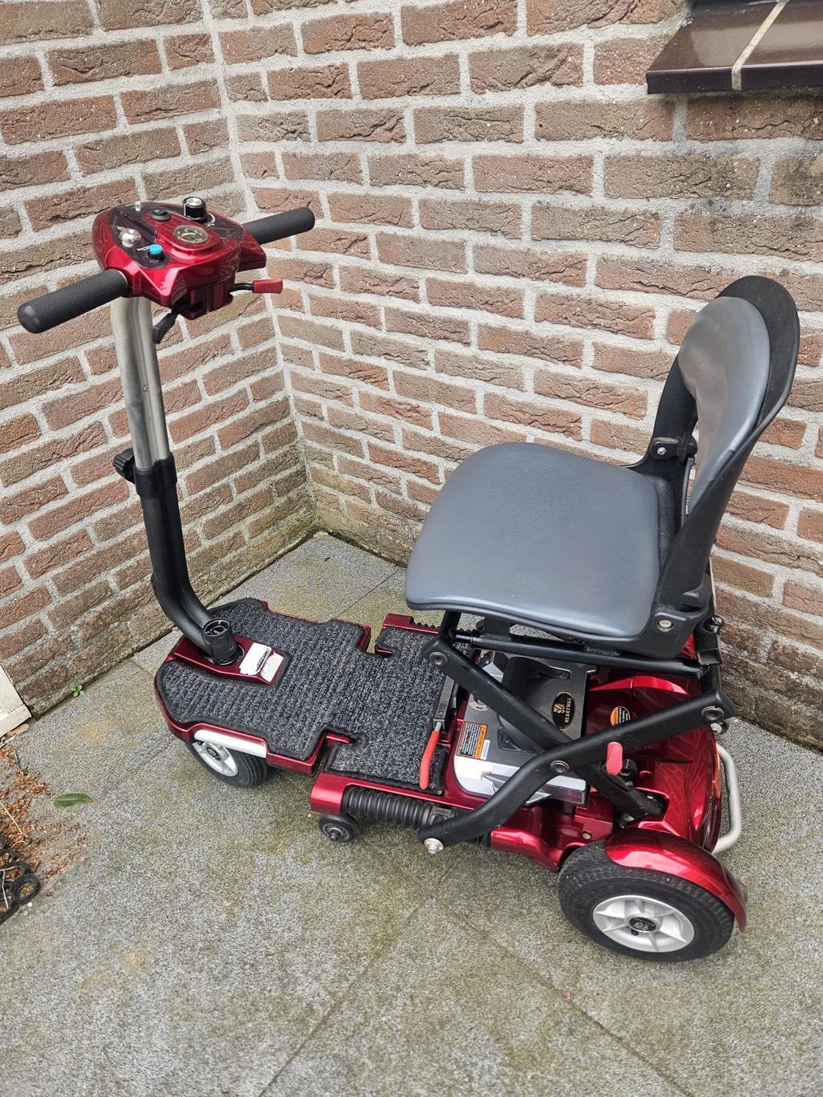 Mooie opvouwbare scootmobiel, Ophalen, 10 km/u of minder, Zo goed als nieuw, Mango