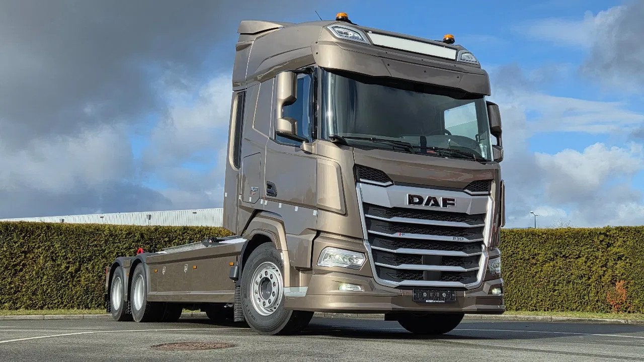 DAF XF 530 FAS *NIEUW* HIGH PERFORMANCE - 26T HIAB HOOK - 0K, Auto's, Vrachtwagens, Automaat, Euro 6, Bruin, Bedrijf