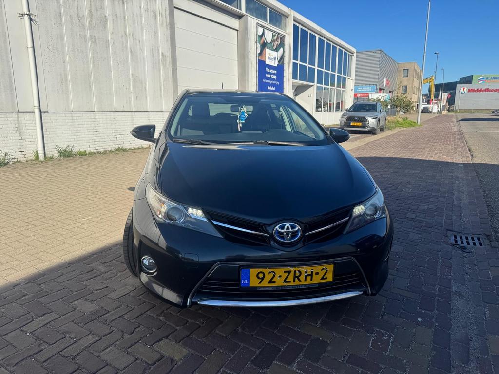 Toyota Auris 1.8 Full Hybrid 5DR CVT 2013 Grijs, Auto's, 4 cilinders, Origineel Nederlands, 26 km/l, Auris