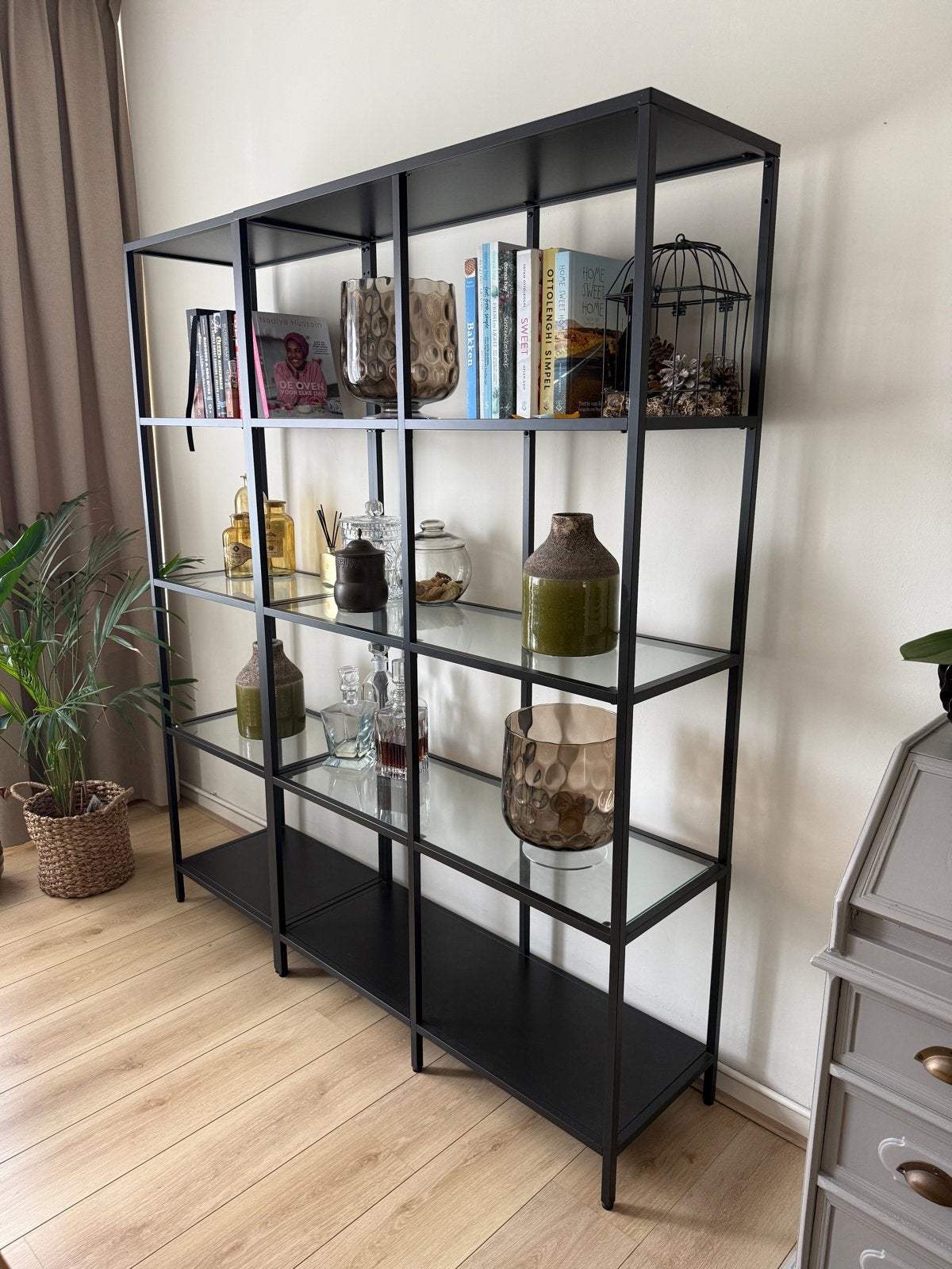Twee IKEA VITTSJÖ stellingkasten, zwart met glas, Huis en Inrichting, Ophalen, Zo goed als nieuw