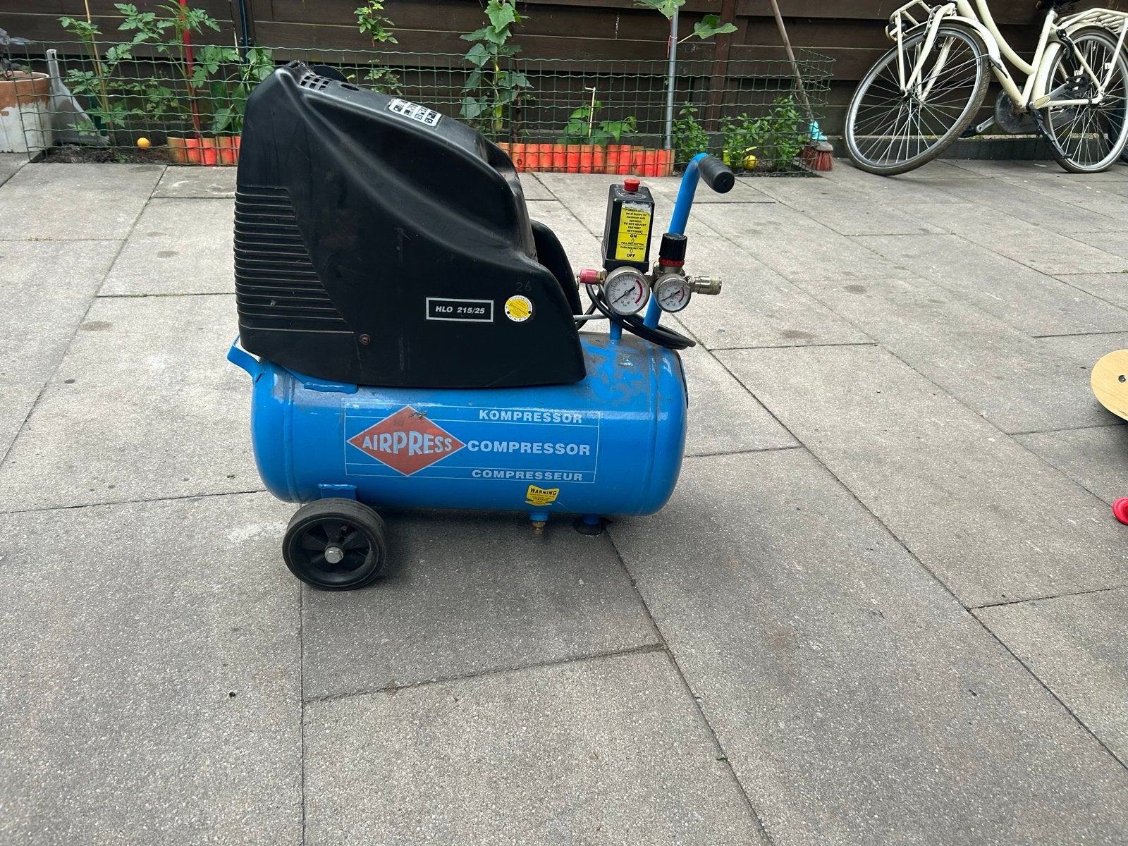Airpress Compressor HLD 215/8 met luchtslang, Gebruikt, 6 tot 10 bar, Ophalen of Verzenden, Minder dan 200 liter/min