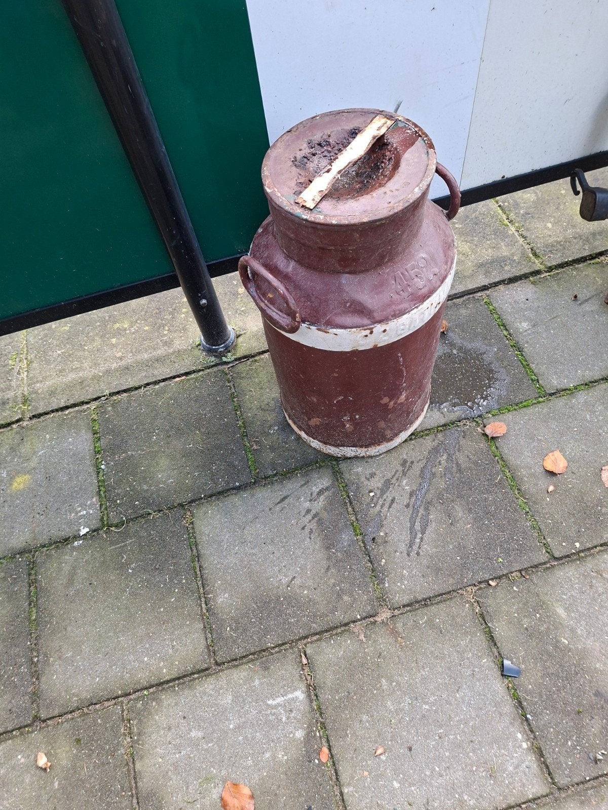 melkbus voor carbid schieten, Ophalen