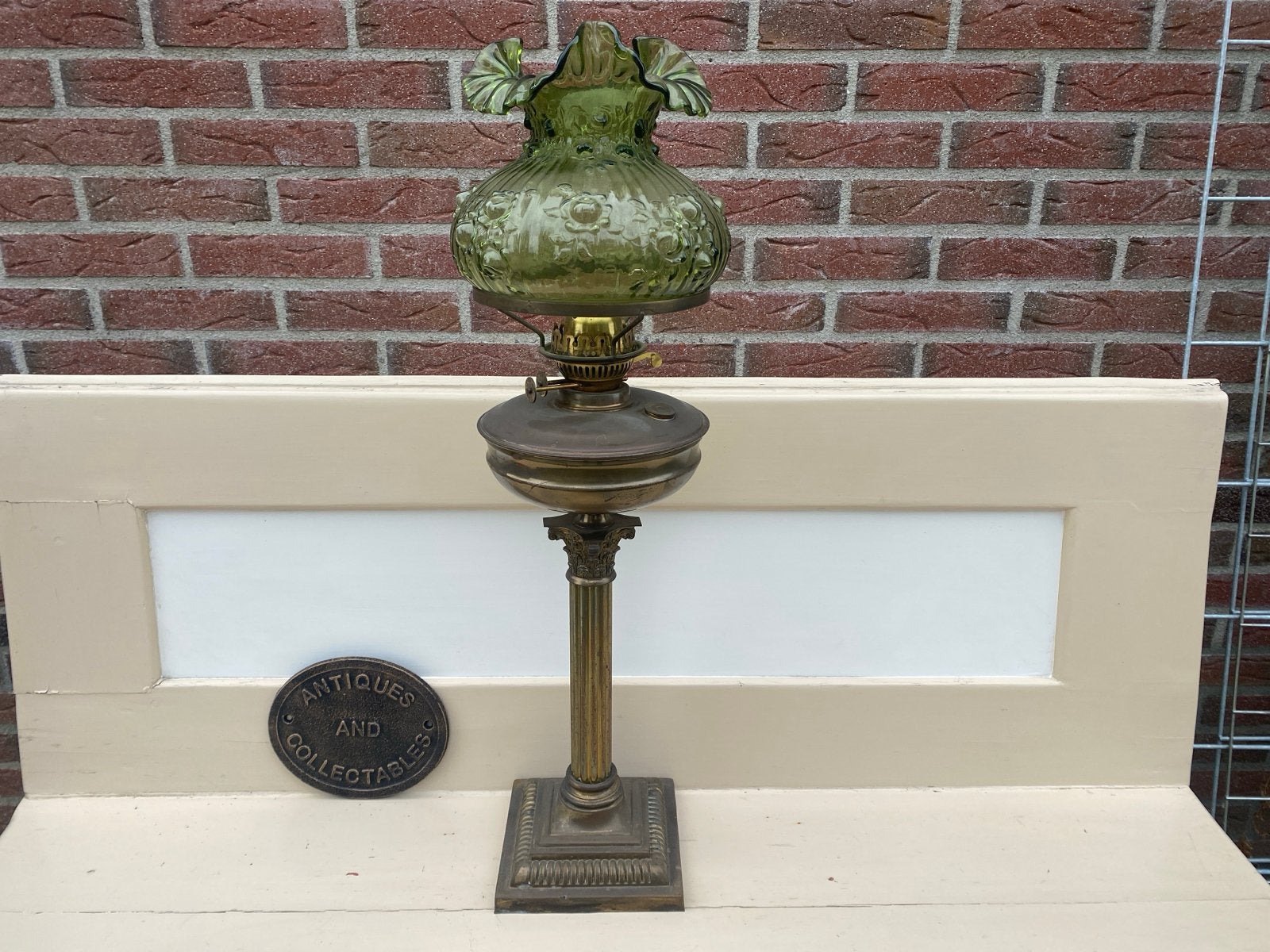 Antieke grote olielamp met groene glazen kap 73CM hoog!, Ophalen