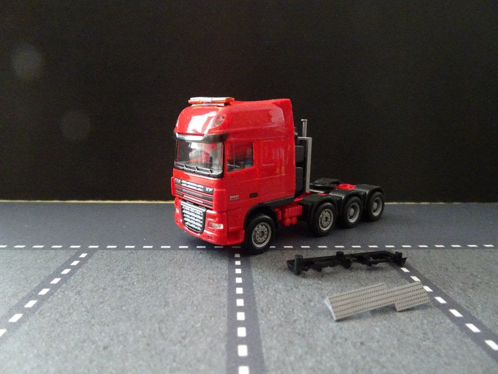 863  herpa daf xf super space cab 4-as rood 1:87 truck trein, Ophalen of Verzenden, Zo goed als nieuw, Bus of Vrachtwagen, Herpa