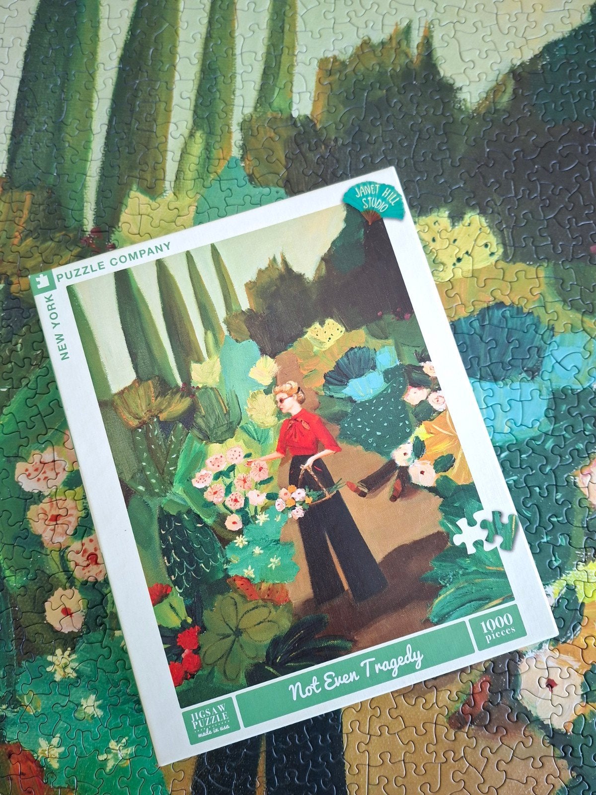 ✨️JANET HILL STUDIO✨️ puzzel Not Even Tragedy 1000 stukjes, Hobby en Vrije tijd, Ophalen of Verzenden, 500 t/m 1500 stukjes, Zo goed als nieuw