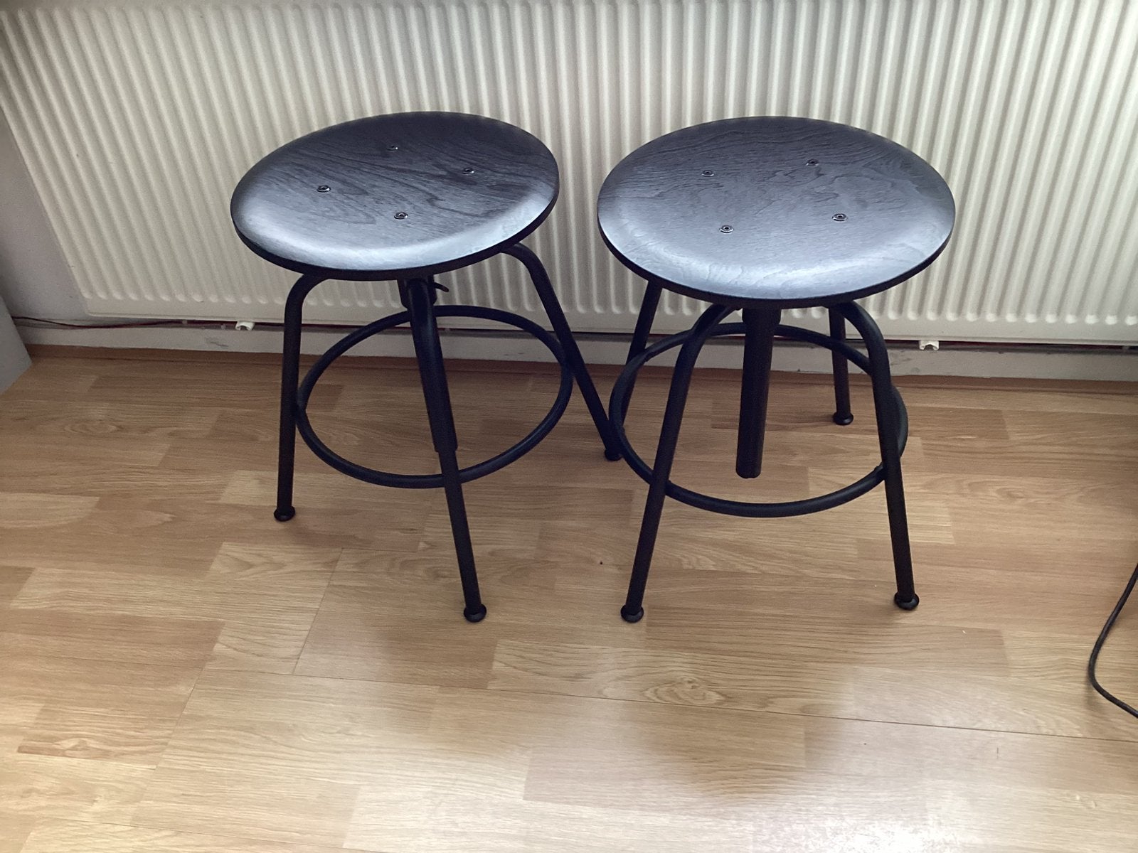 Ikea kullabergkruk  2x zwart zgan 35 euro per stuk, Huis en Inrichting, Barkrukken, 1 kruk, Ophalen, Zo goed als nieuw, 60 tot 90 cm