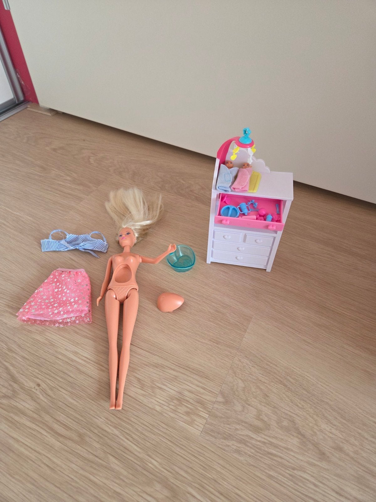 Simba Steffi Love Zwanger Barbie met Baby's en Accessoires, Kinderen en Baby's, Ophalen, Zo goed als nieuw, Barbie