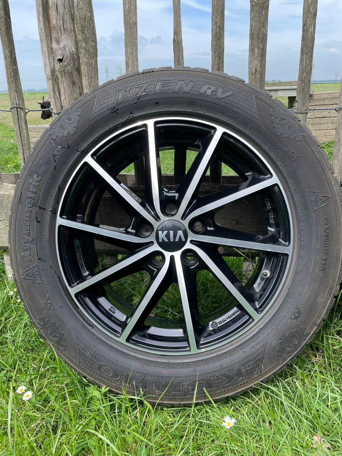 alu velgen 17 inch KIA SPORTAGE 3 met winterbanden 5 mm, Auto-onderdelen, Ophalen, Banden en Velgen, 17 inch, Winterbanden