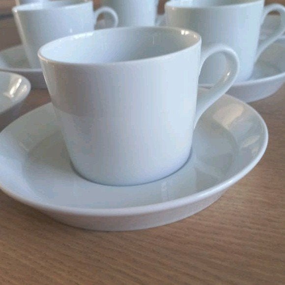 2 kop en schotels Arzberg Tric wit, Huis en Inrichting, Keuken | Servies, Gebruikt, Ophalen of Verzenden, Overige stijlen, Kop(pen) en/of Schotel(s)