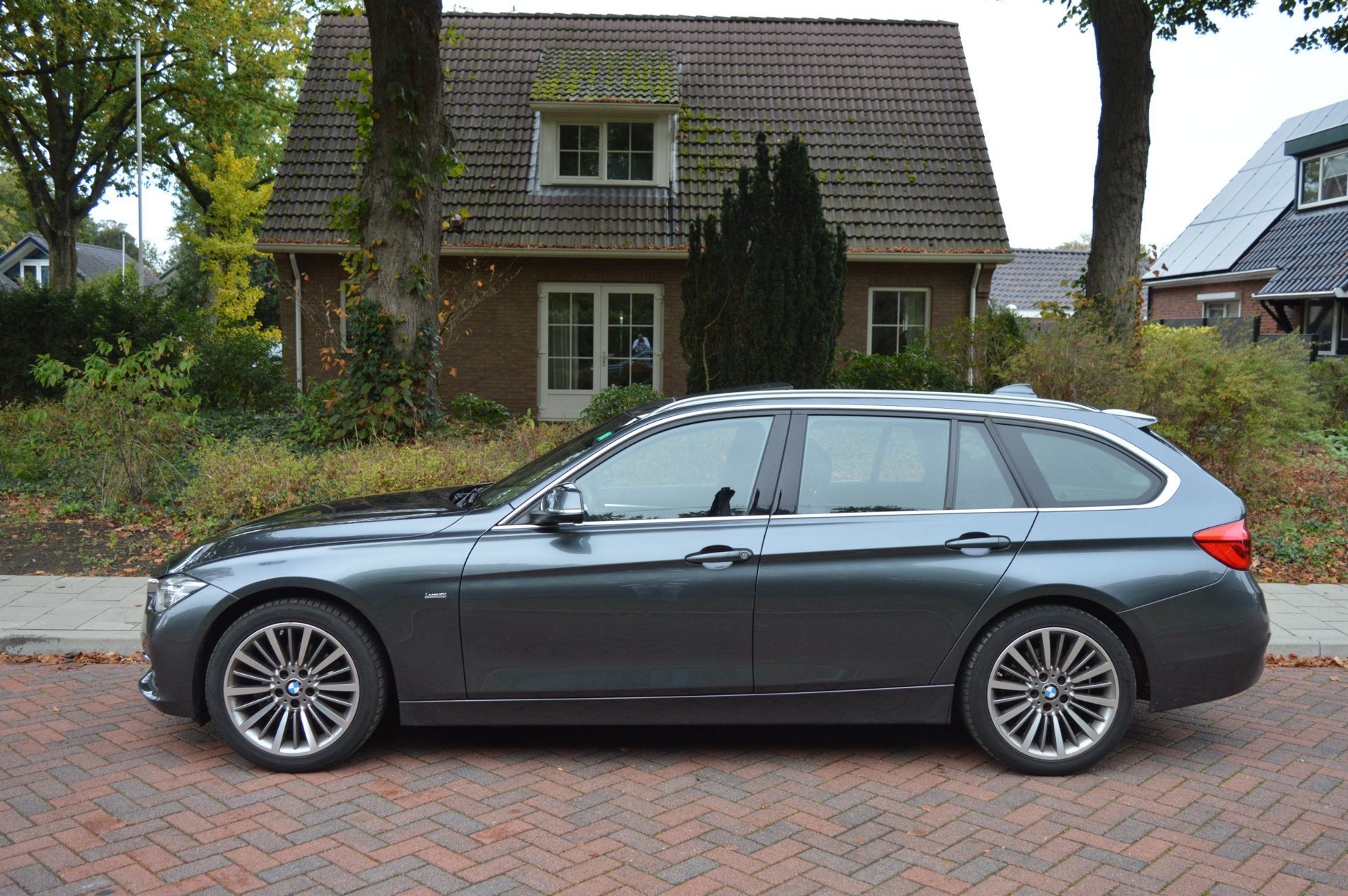 BMW 3-serie Touring 320i Edition Sport Line Shadow High Exe, Automaat, 1998 cc, Achterwielaandrijving, 4 cilinders