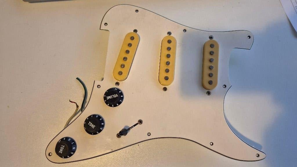 Loaded pickguard for Strat (Harmony), Ophalen of Verzenden, Gebruikt, Elektrische gitaar