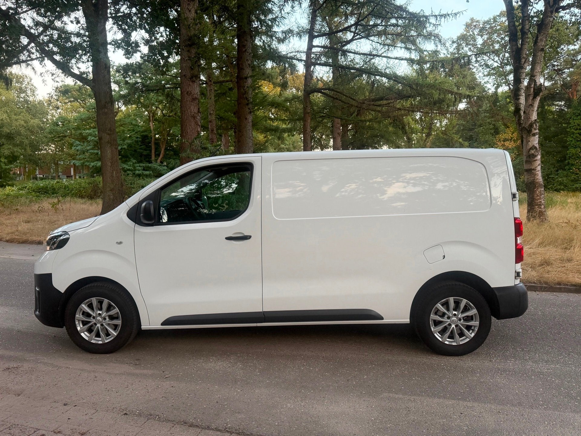 Toyota PROACE Worker 2.0 D-4D Cool Comfort 2021 Airco Wit, Auto's, Bestelauto's, Voorwielaandrijving, Dealer onderhouden, Gebruikt