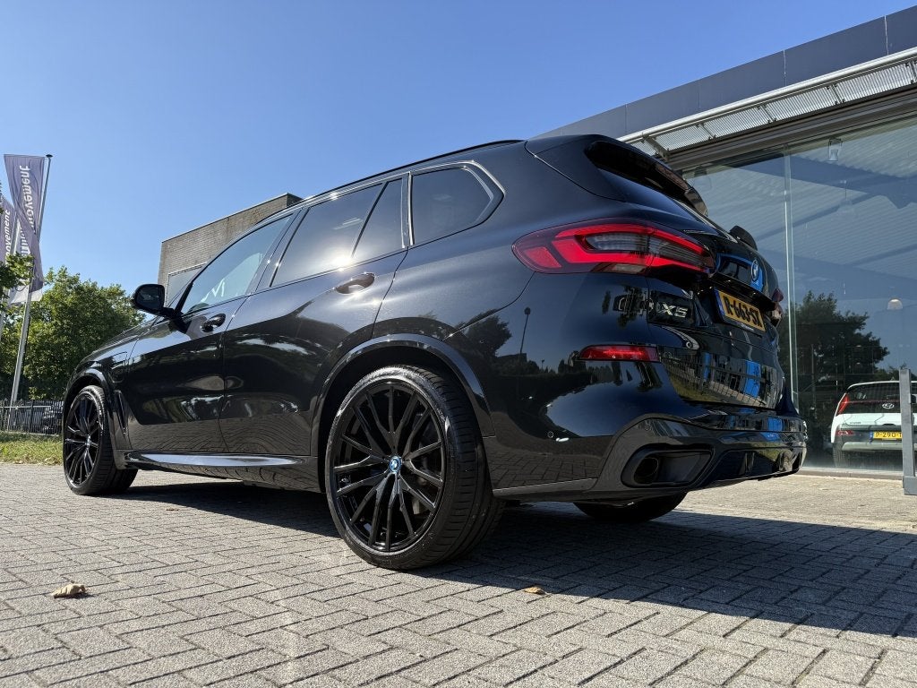 BMW X5 xDrive 45e PHEV High Executive M-Sport |Co-Pilot |Sky, Auto's, Dealer onderhouden, Verwarmde buitenspiegels, Gebruikt, 394 pk