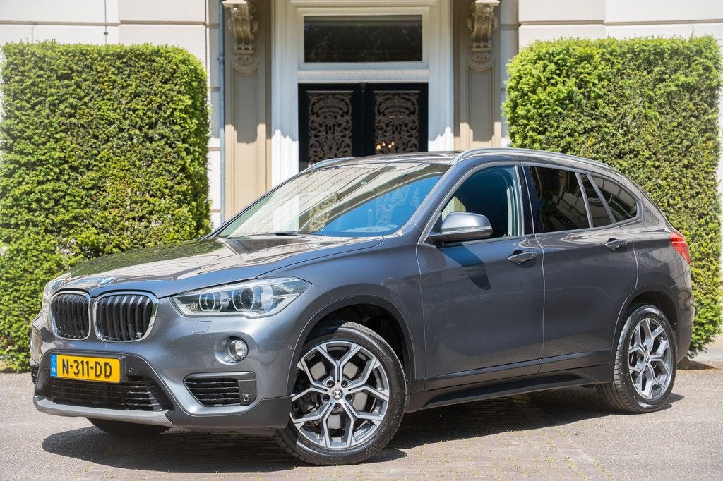 BMW X1 xDrive20i High Executive TREKHAAK | PANO | ADAPTIVE |, Auto's, BMW, Bedrijf, Te koop, X1, 4x4, ABS, Achteruitrijcamera