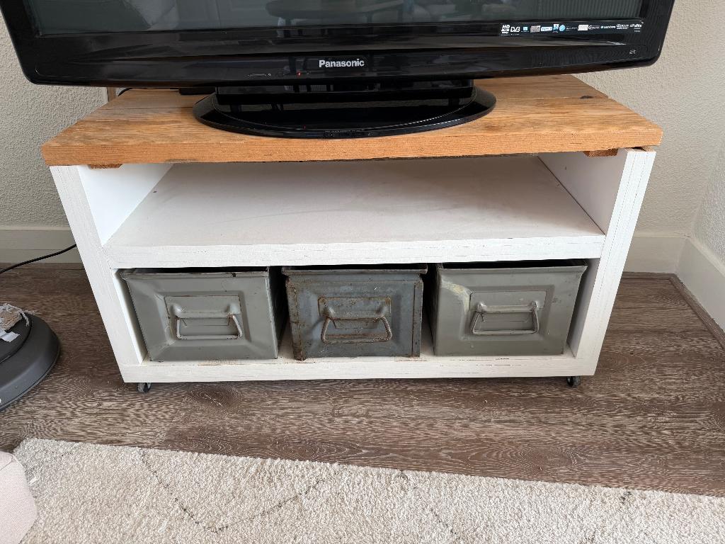 TV meubel wieltjes wit industrieel vintage metalen bakken, Ophalen, Industrieel vintage, 50 tot 100 cm, Zo goed als nieuw