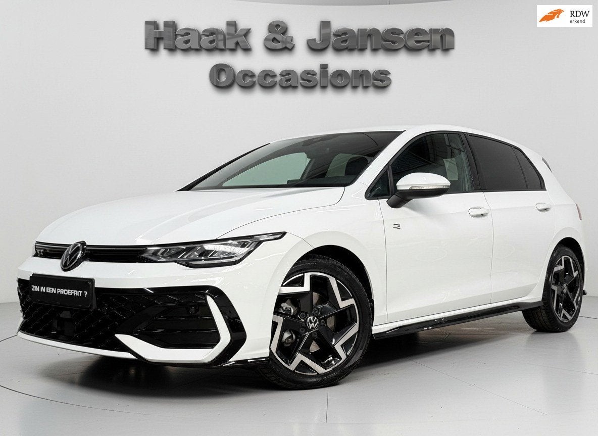 Volkswagen Golf 1.5 eTSI R-Line Edition DSG Camera carplay, Dealer onderhouden, Automatische klimaatregeling, Zwart, 4 cilinders