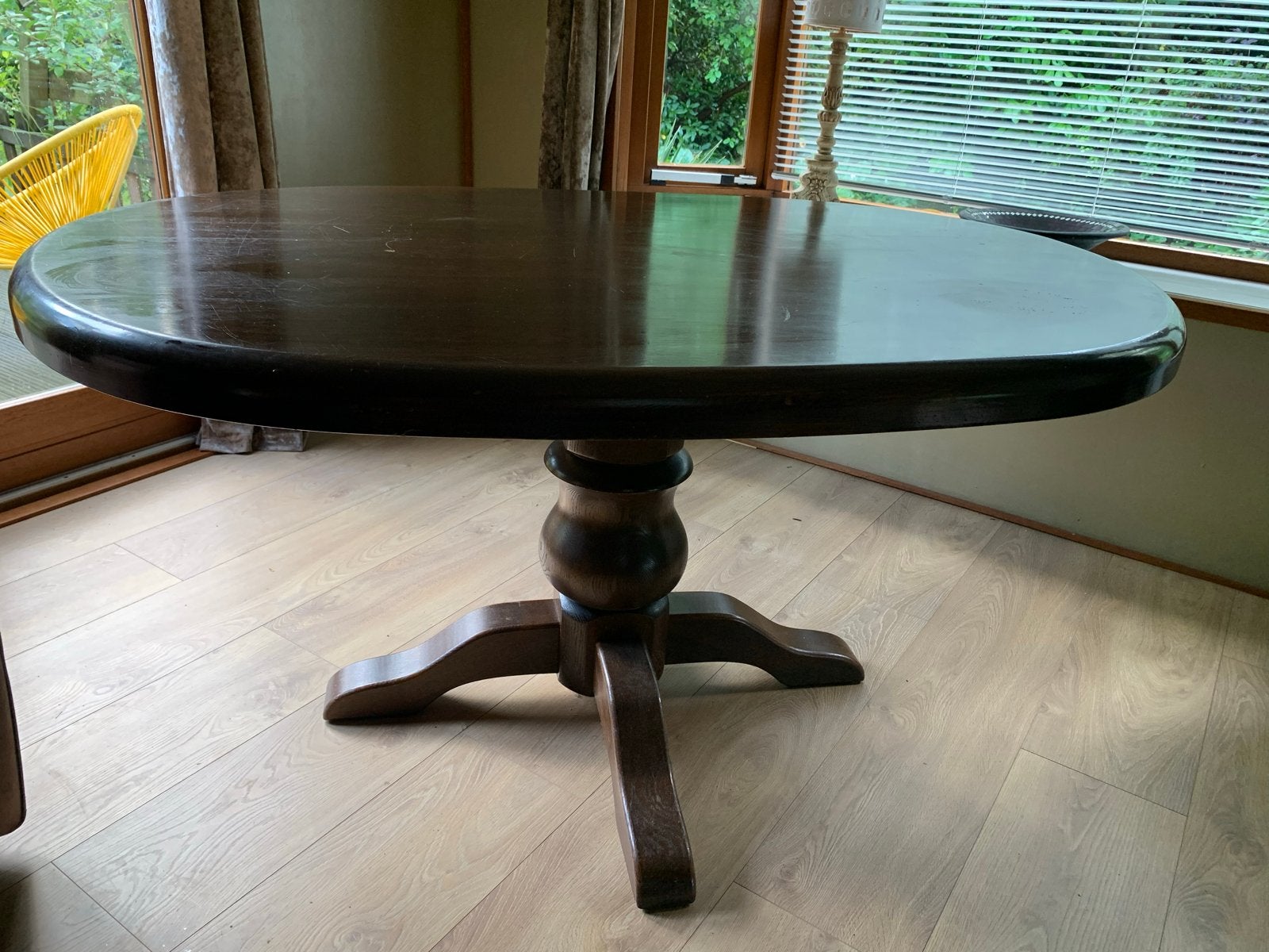 Ronde eettafel van donker hout, Ophalen, Gebruikt, 100 tot 150 cm, Rond