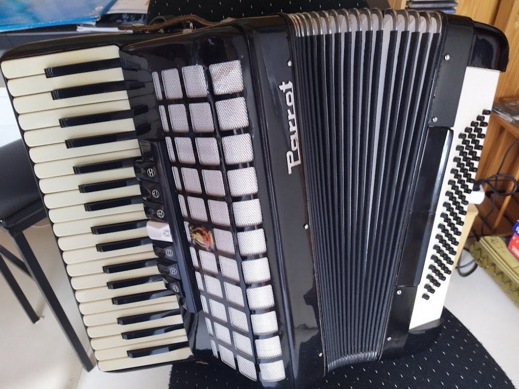 Mooie  Parrot Accordeon 80 €250, Gebruikt, 80-bas, Met koffer, Toetsaccordeon