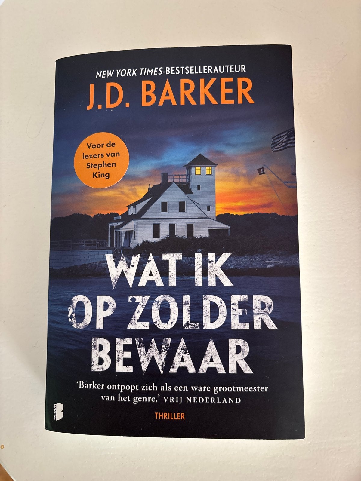 Wat ik op zolder bewaar - J.D. Barker (Thriller), Boeken, Ophalen of Verzenden, Zo goed als nieuw
