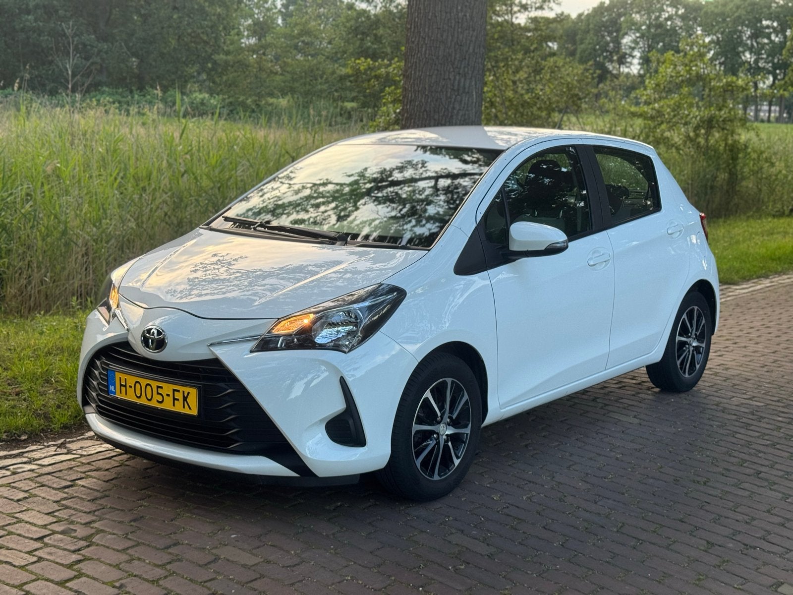 Toyota Yaris 1.0 Vvt-i 72pk 5D 2020 Wit, Voorwielaandrijving, Stof, 40 €/maand, Euro 6