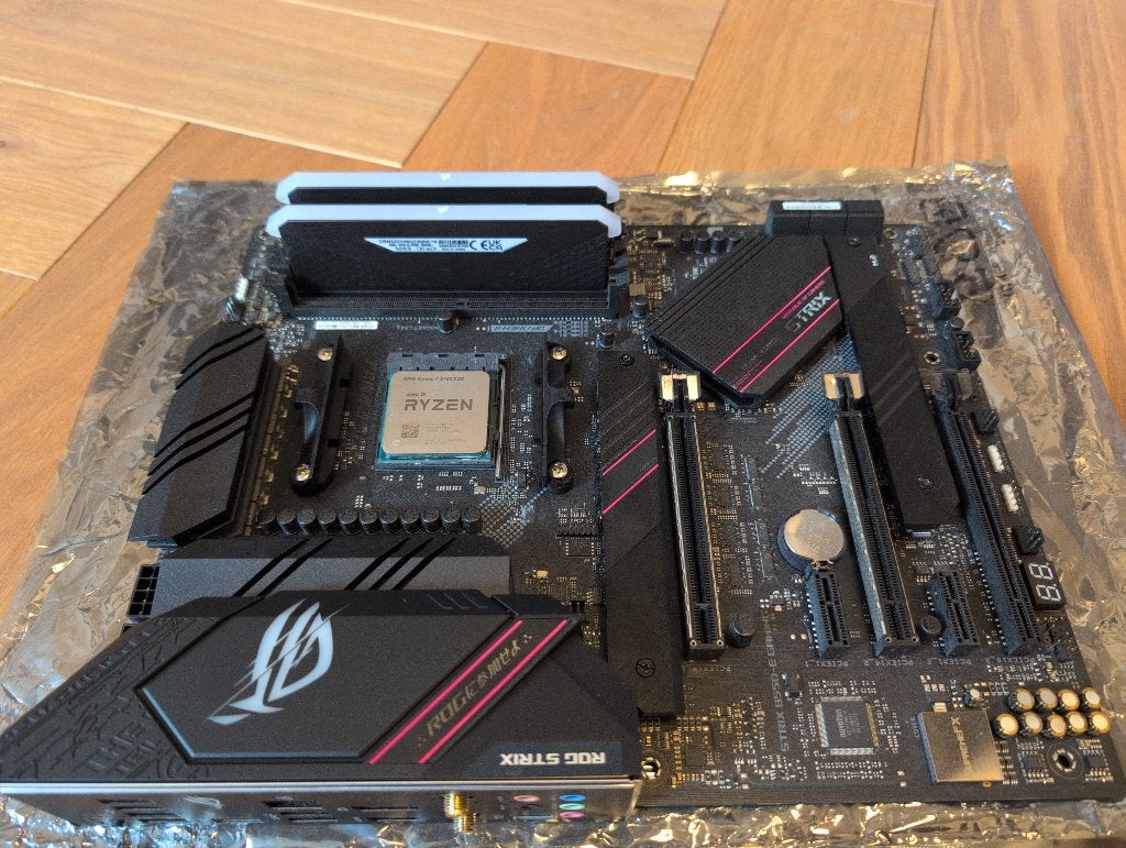Asus B550-E Gaming | Ryzen 7 5700X3D | 32 GB Corsair 3600mhz, 32 GB, Ophalen of Verzenden, Zo goed als nieuw, AMD Ryzen 7