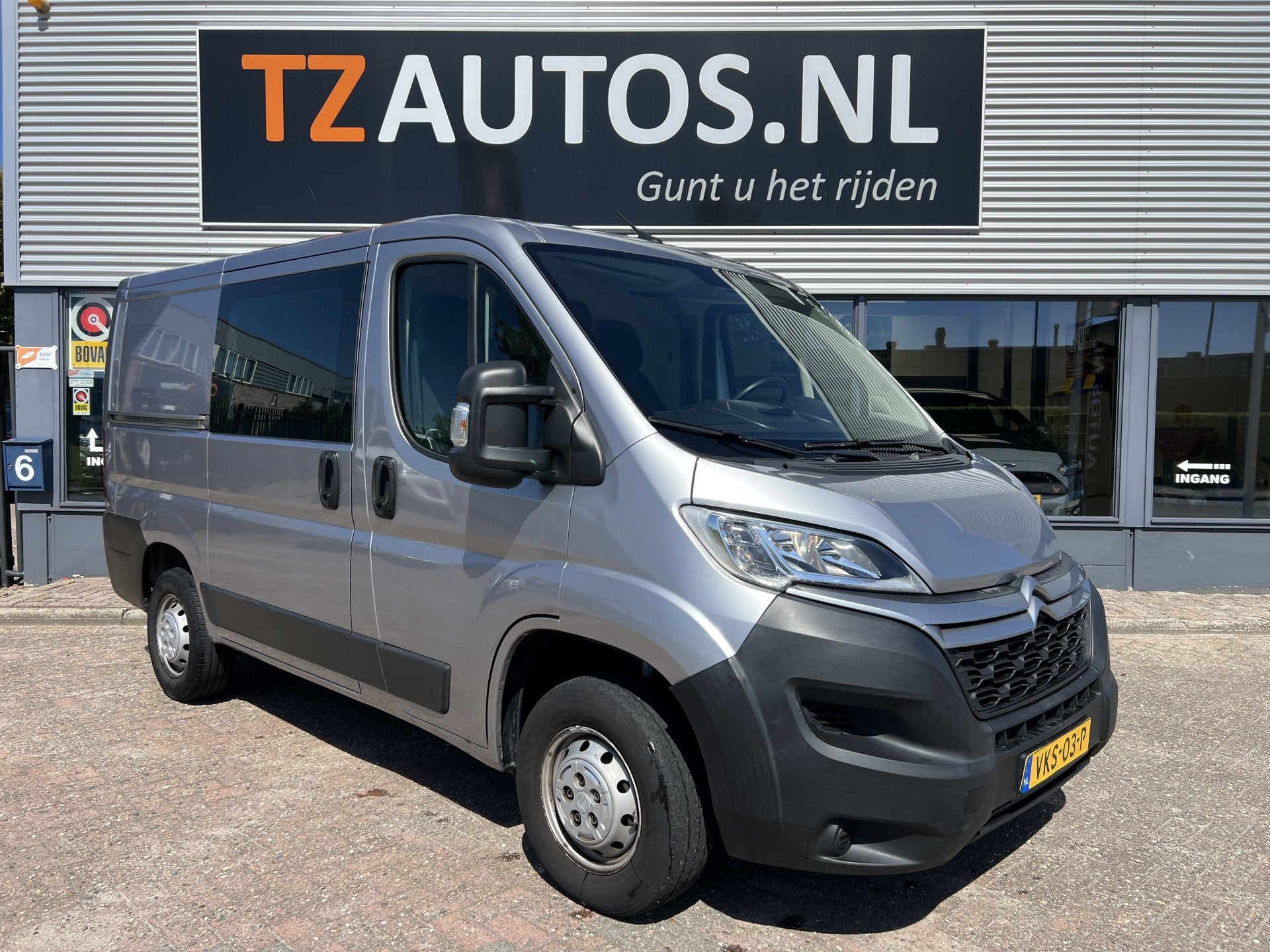 Peugeot Boxer 30 2.2 BlueHDi 120 L1H1 Club (bj 2021), Auto's, Bestelauto's, Voorwielaandrijving, Stof, 4 cilinders, Origineel Nederlands