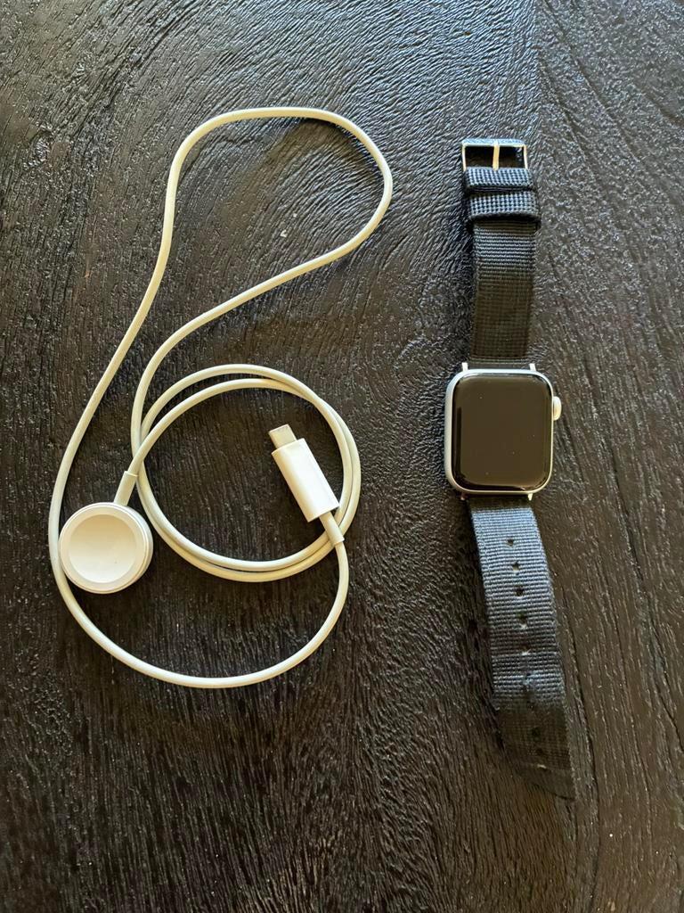 Apple watch se, Ophalen of Verzenden, Zo goed als nieuw, Zwart, IOS