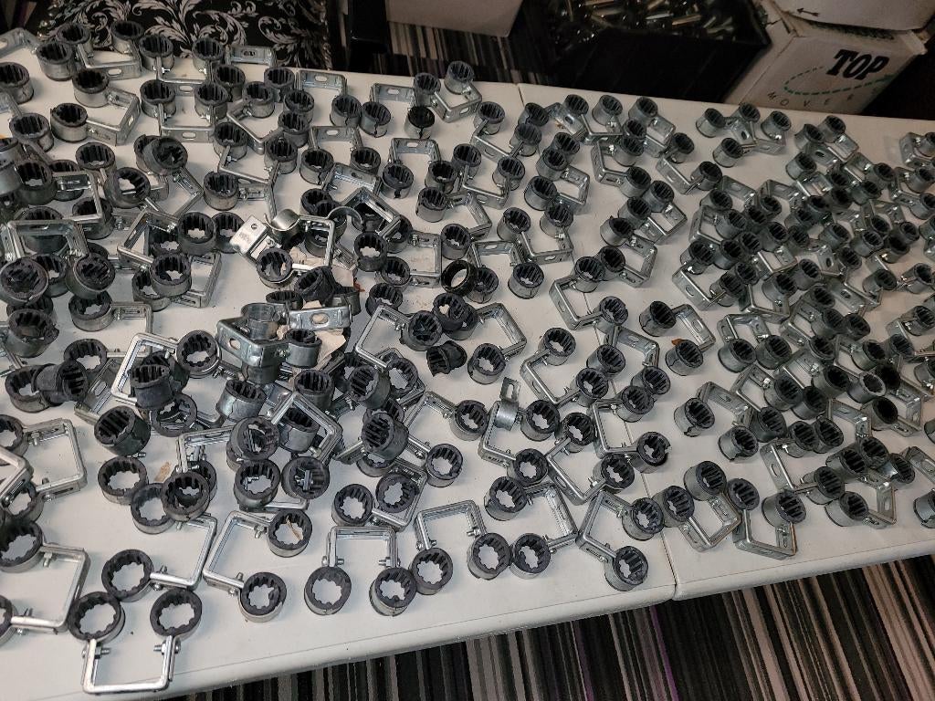 160 stuks nieuwe dubbele waalraven muurbeugels 60 mm, Pvc, Nieuw, Ophalen of Verzenden, Minder dan 2 meter