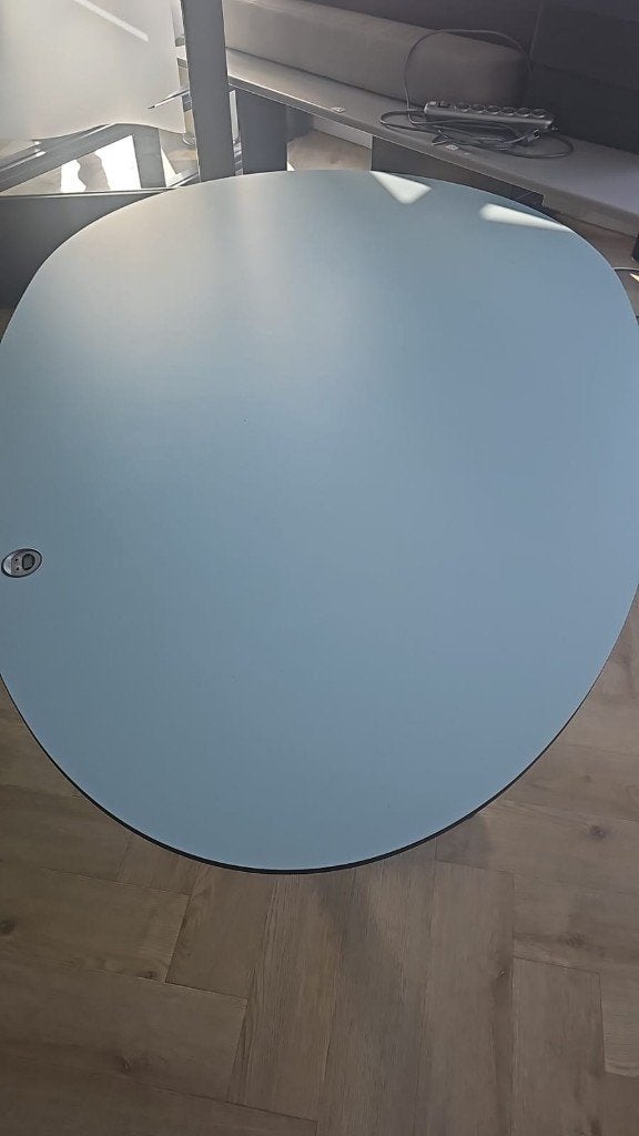 Mooie elektrisch in hoogte verstelbare ovale tafel – 2 stuks, Overige plaatsen, Ophalen, Gebruikt, Tafel