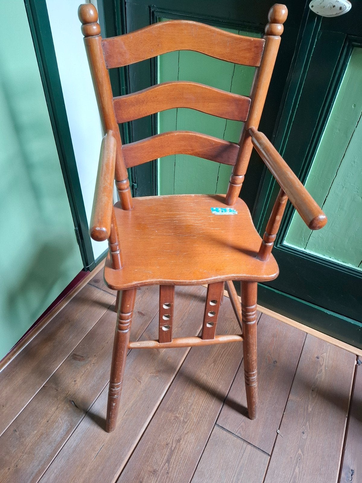 Vintage houten kinderstoel, Kinderen en Baby's, Kinderstoelen, Ophalen of Verzenden, Gebruikt, Overige typen, Aanschuifbaar