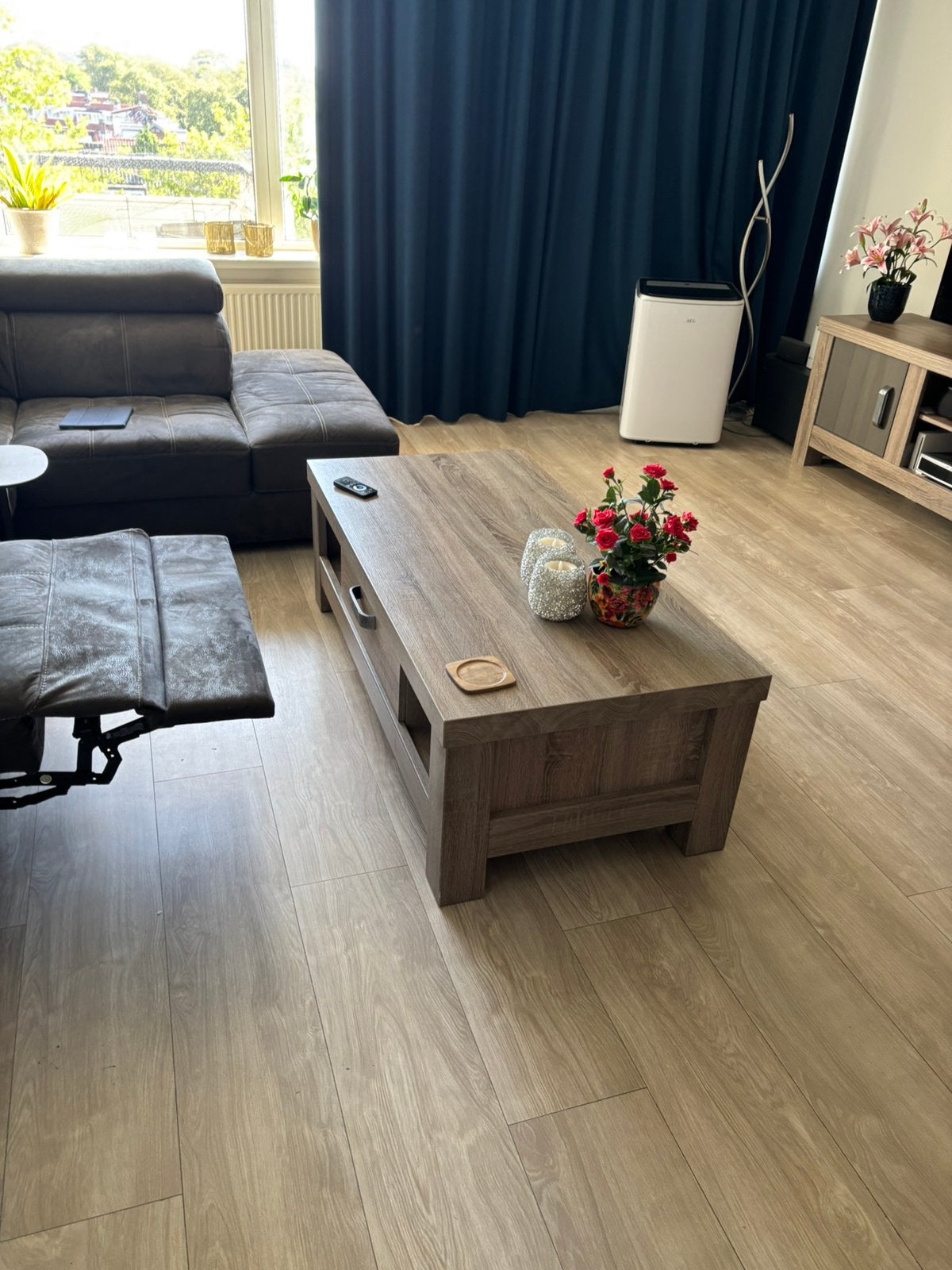 Salontafel en staande kast, Ophalen