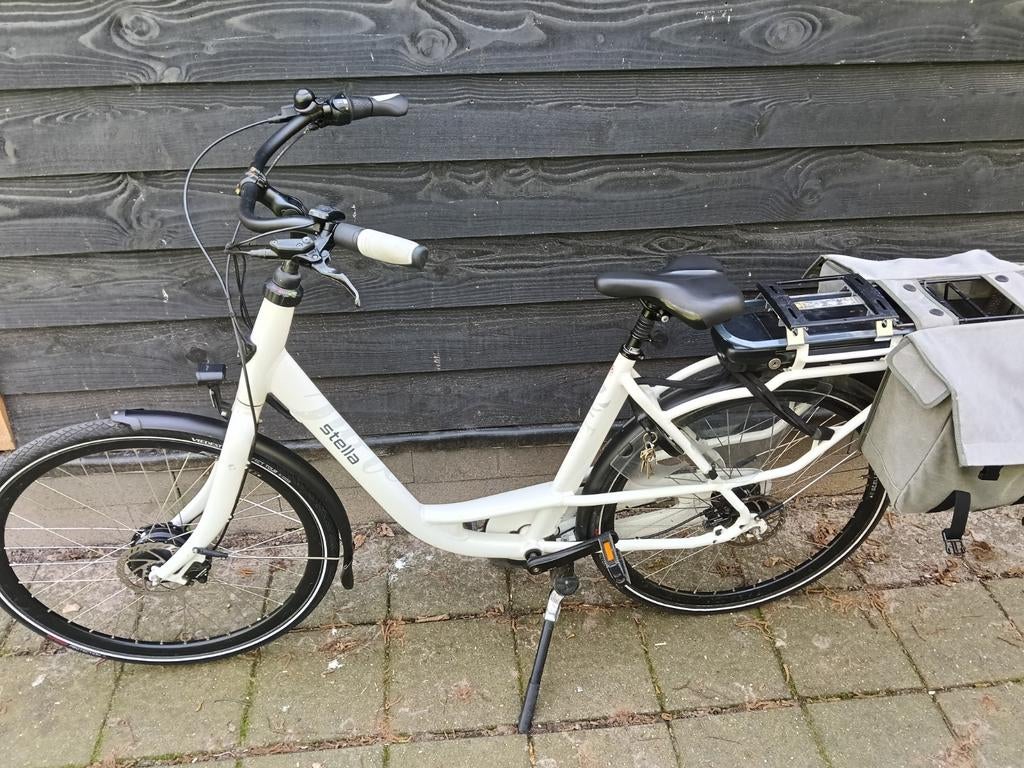 Stella elektrische fiets met fietstassen, Gebruikt, 51 tot 55 cm, 50 km per accu of meer, Ophalen