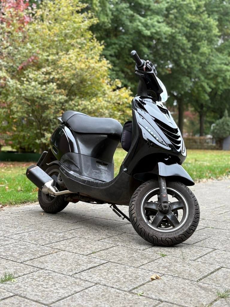 Piaggio Zip Scooter - Zwart, Goede Staat, Fietsen en Brommers, Scooters | Piaggio, Ophalen, Gebruikt, Zip, Benzine