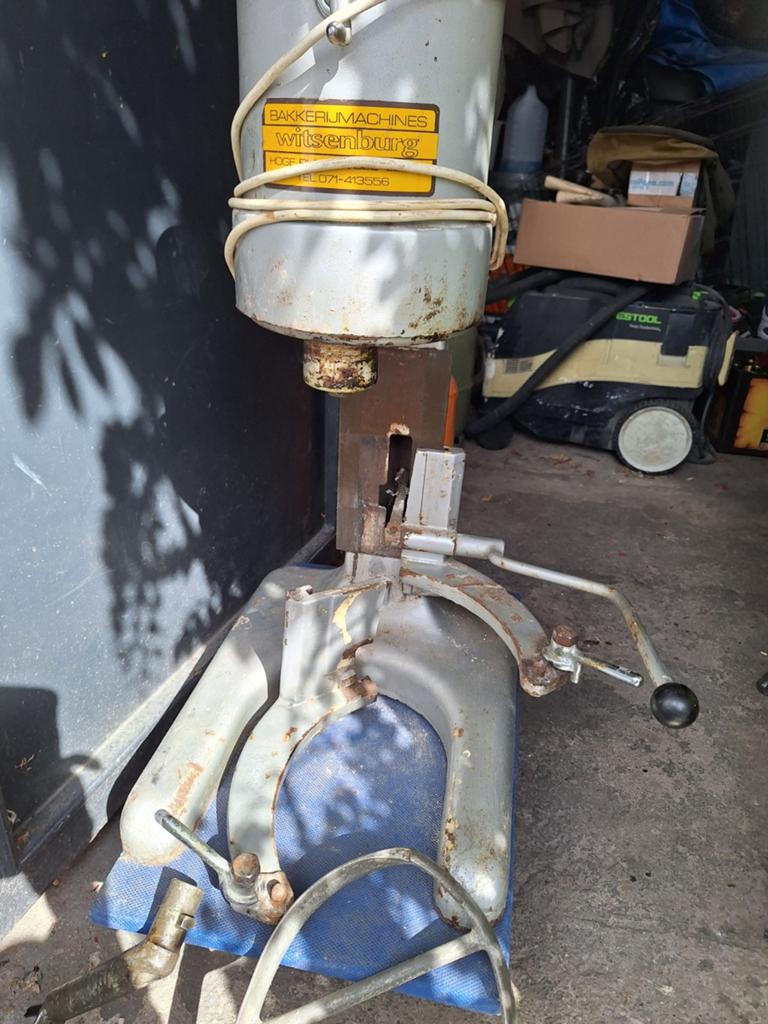 Kneedmachine Witsenburg met defecte bekkenhouder, 4 liter of meer, Ophalen, 3 snelheden of meer