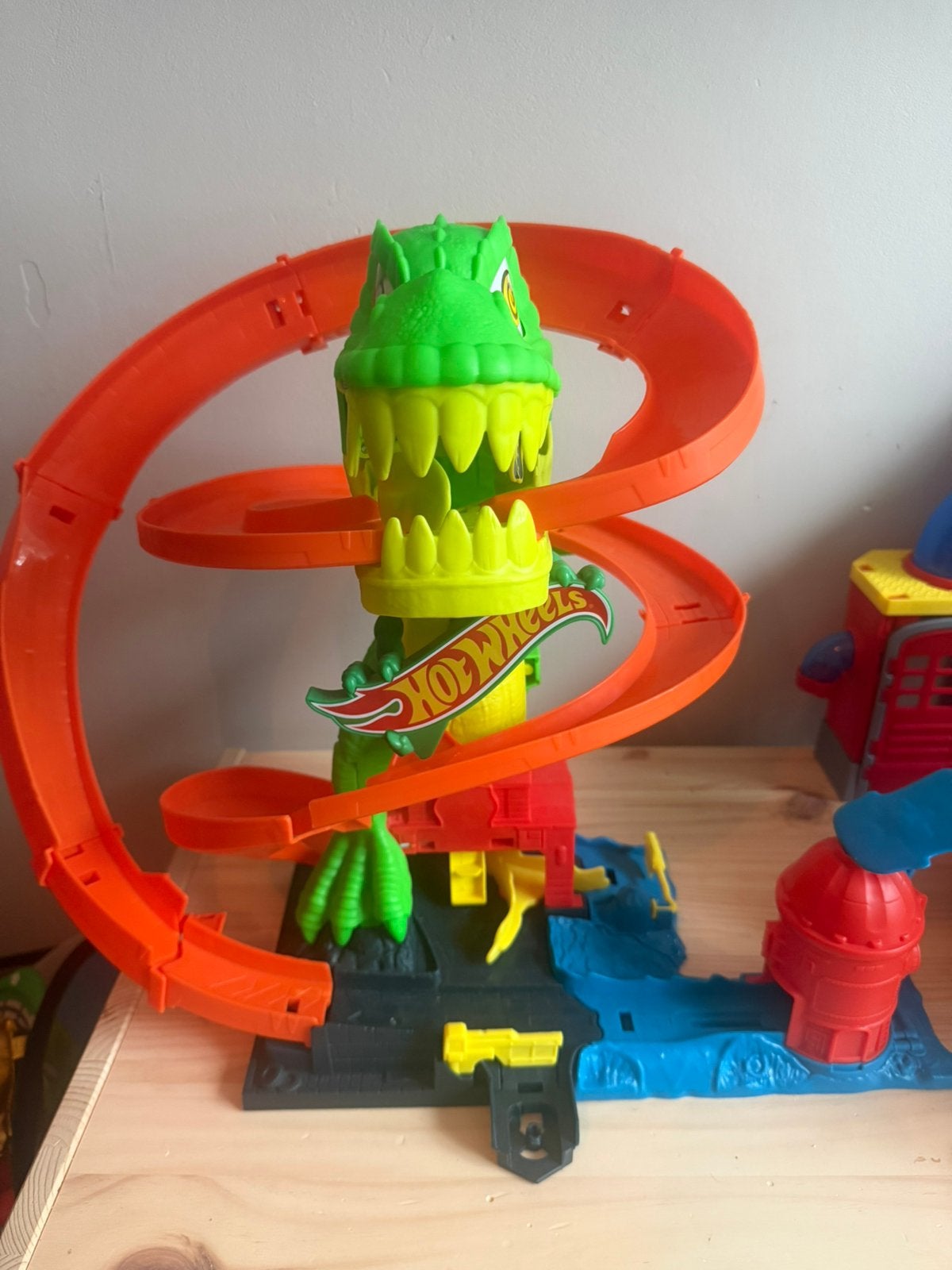 Hotwheels t rex dino, Ophalen, Zo goed als nieuw, Handmatig, Hot Wheels