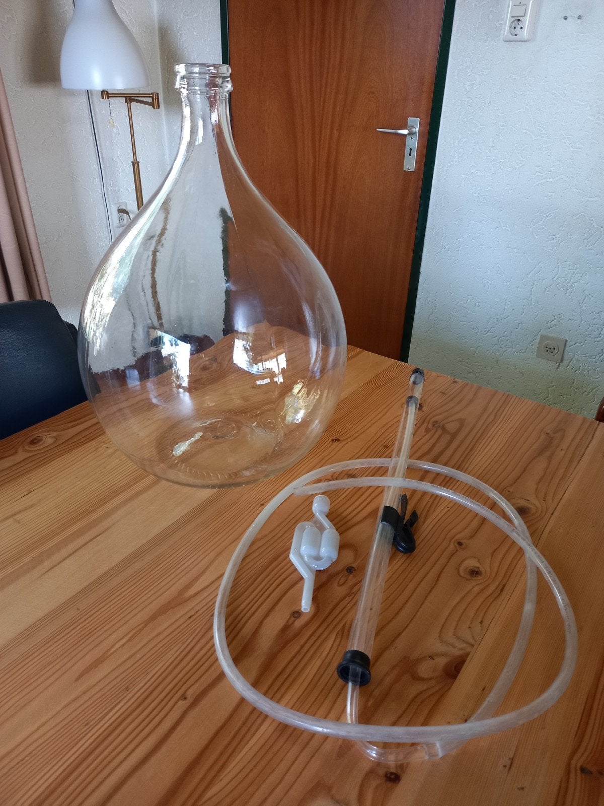 20 liter wijnfles/gistfles met hevelslangpomje en waterslot, Ophalen, Gebruikt