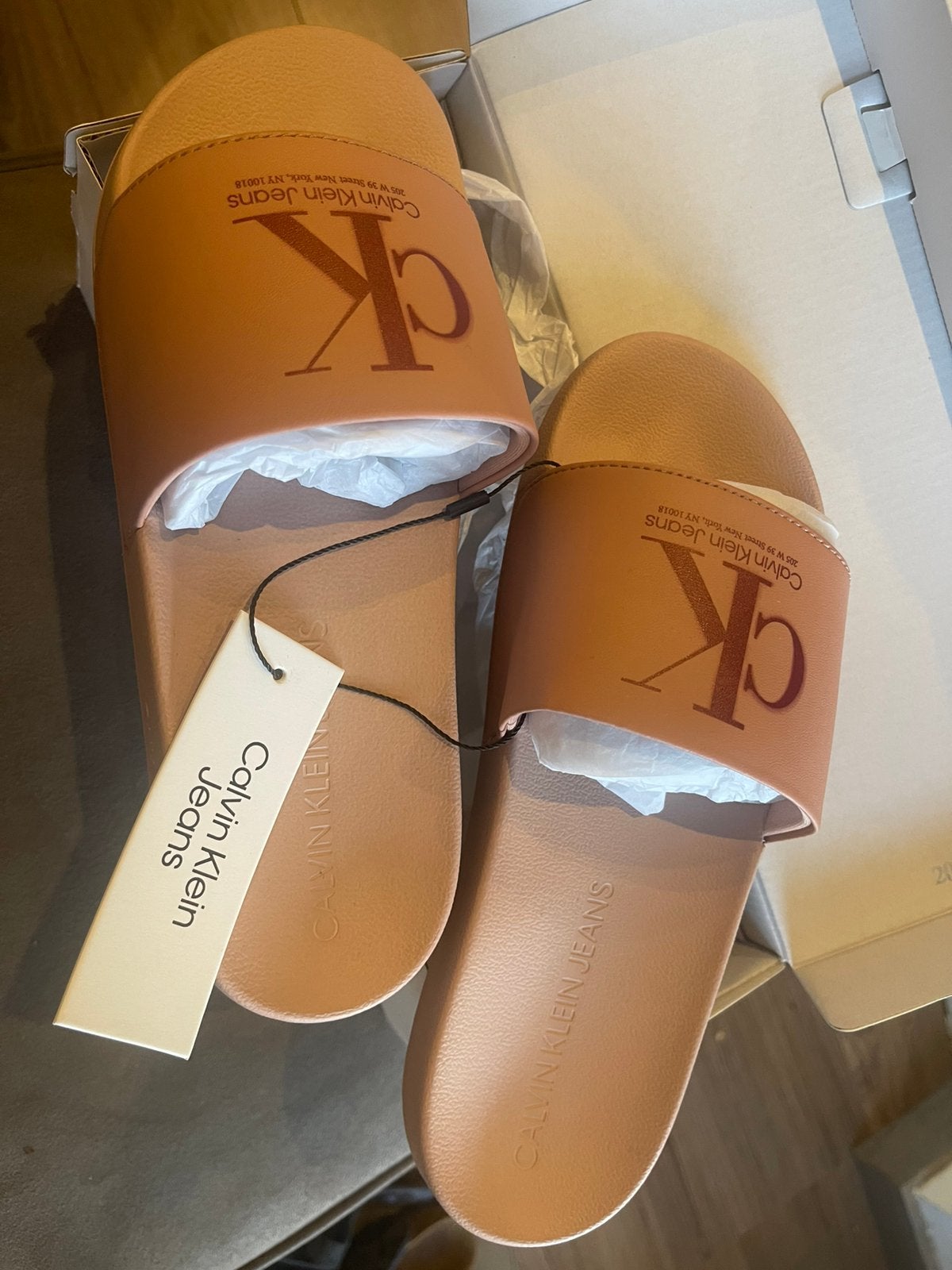 Nieuwe Calvin Klein Jeans slippers maat 39 nieuw in de doos, Ophalen, Zo goed als nieuw, Beige