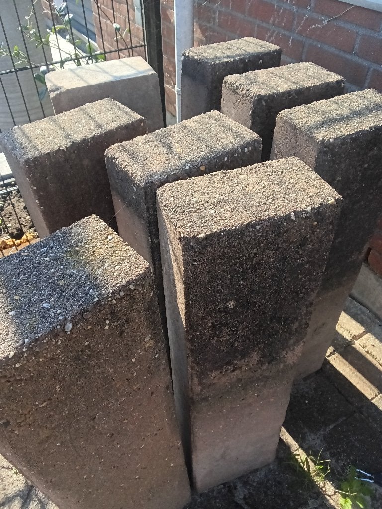 8 zware betonnen palissadeblokken – gratis, Ophalen, Gebruikt, Beton, Overige typen